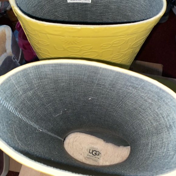 Size 9 Ugg Rain Boots Not Sure Of Color - Picture 9 of 9